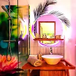 Jungle - Cocon Tropical Et Romantique Avec Balneo En Plein Coeur De !