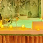 Jungle - Cocon Tropical Et Romantique Avec Balneo En Plein Coeur De ! Lejlighed