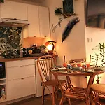Jungle - Cocon Tropical Et Romantique Avec Balneo En Plein Coeur De !