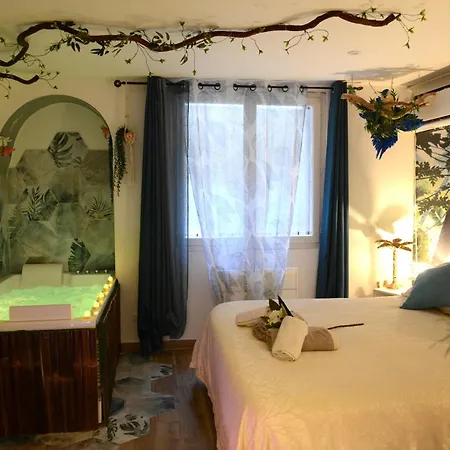 Jungle - Cocon Tropical Et Depaysant Avec Balneo En Plein Coeur De ! Pézenas
