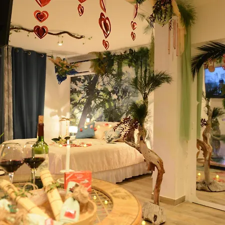 Jungle - Cocon Romantique Et Tropical Avec Jacuzzi Prive ! *