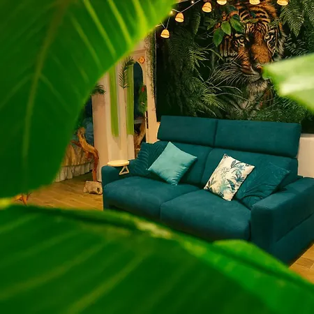 Jungle - Cocon Tropical Et Romantique Avec Balneo En Plein Coeur De ! Daire