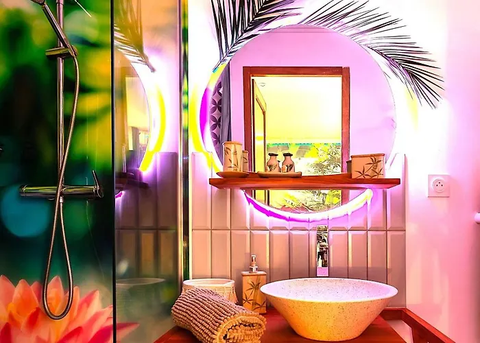 Jungle - Cocon Tropical Et Depaysant Avec Balneo En Plein Coeur De !